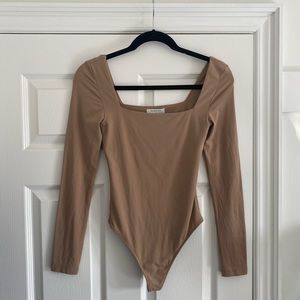 Aritzia Babaton Contour Squareneck Longsleeve Bodysuit
